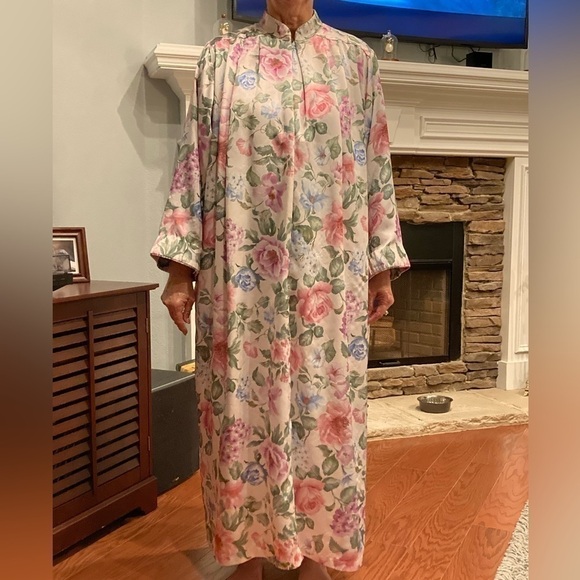 Vintage Brownstone Studio New York Robe Size Medium Floral - Picture 10 of 10